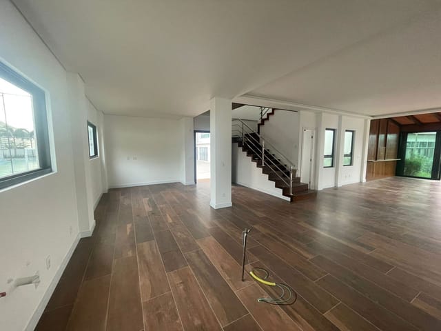 Casa com 420m² 3 quartos e 4 banheiros, à venda, no bairro Ressacada em Itajaí