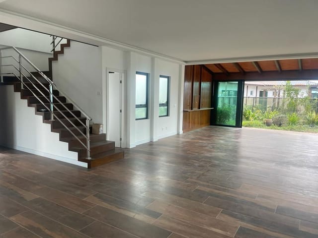 Casa com 420m² 3 quartos e 4 banheiros, à venda, no bairro Ressacada em Itajaí