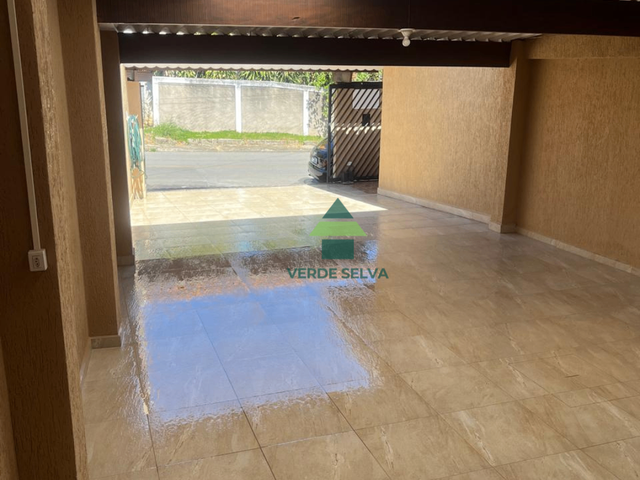 Casa com 200m² 3 quartos e 2 banheiros, para alugar, no bairro Jardim Ipê em Atibaia