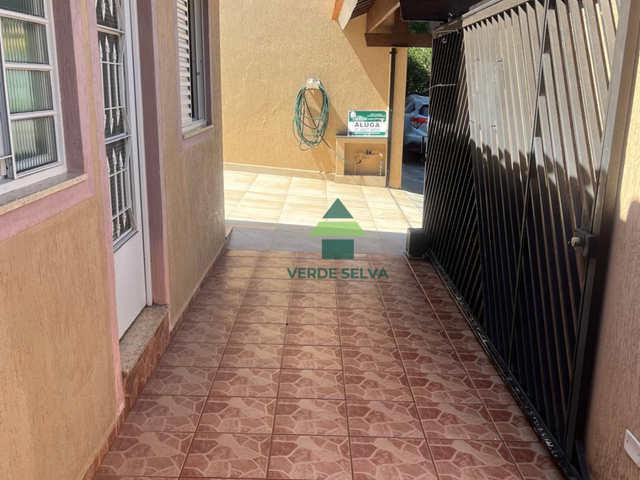 Casa com 200m² 3 quartos e 2 banheiros, para alugar, no bairro Jardim Ipê em Atibaia