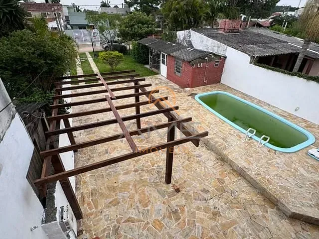 Casa com 300m² 2 quartos e 2 banheiros, à venda, no bairro Laranjal em Pelotas