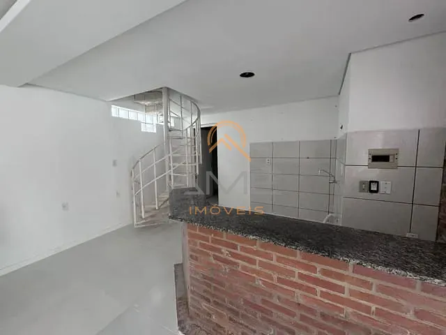 Casa com 300m² 2 quartos e 2 banheiros, à venda, no bairro Laranjal em Pelotas