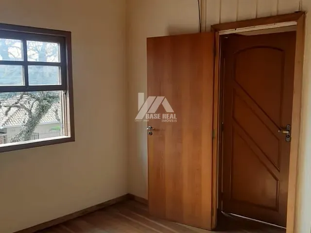 Casa 2 quartos e 2 banheiros, à venda, no bairro Uvaranas em Ponta Grossa