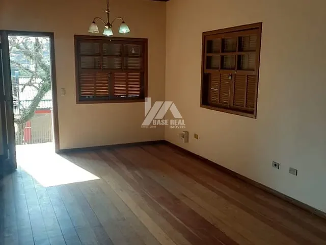 Casa 2 quartos e 2 banheiros, à venda, no bairro Uvaranas em Ponta Grossa