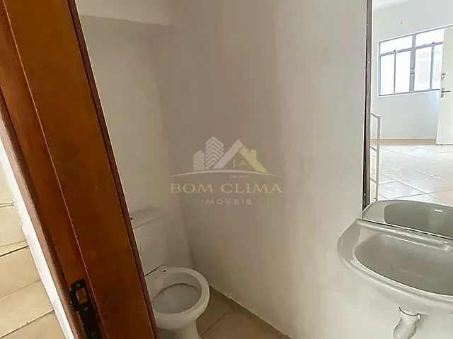 Casa 2 quartos e 2 banheiros, para alugar, no bairro Parque Independência III em Juiz de Fora