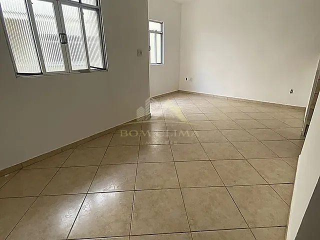 Casa 2 quartos e 2 banheiros, para alugar, no bairro Parque Independência III em Juiz de Fora