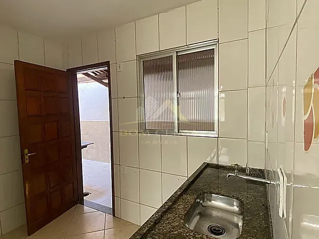 Casa 2 quartos e 2 banheiros, para alugar, no bairro Parque Independência III em Juiz de Fora