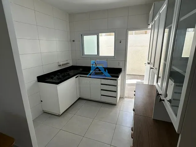 Casa com 120m² 3 quartos e 2 banheiros, à venda ou para alugar, no bairro Parque das Laranjeiras em Itatiba