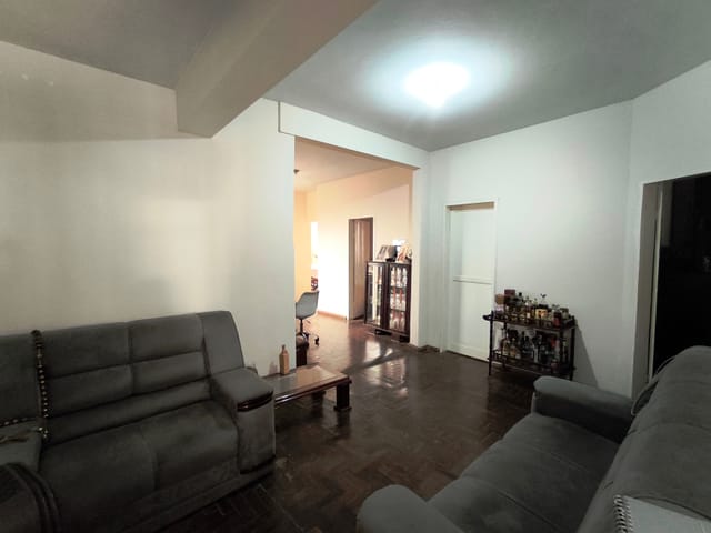 Casa com 424m² 3 quartos e 2 banheiros, à venda, no bairro Centro em Governador Valadares
