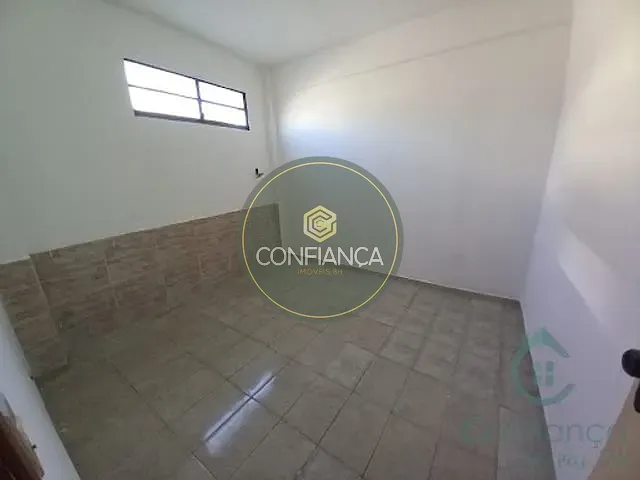 Casa 2 quartos e 1 banheiro, para alugar, no bairro Goiânia em Belo Horizonte