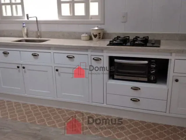 Casa com 250m², à venda, no bairro Centro em Tremembé