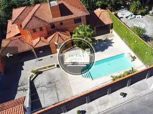 Casa 3 quartos e 5 banheiros, para alugar, no bairro Parque Jardim da Serra em Juiz de Fora