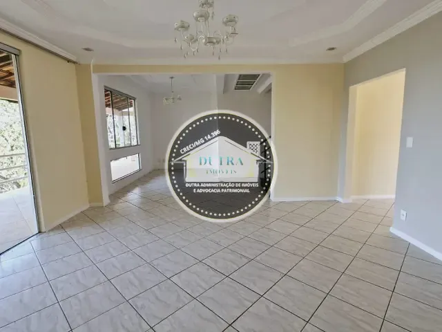 Casa 3 quartos e 5 banheiros, para alugar, no bairro Parque Jardim da Serra em Juiz de Fora