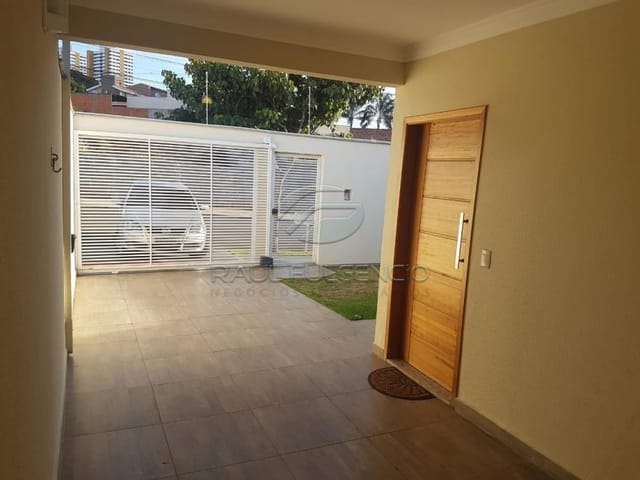 Casa com 250m² 3 quartos e 2 banheiros, à venda, no bairro Universitário em Londrina