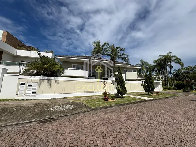 Casa com 850m² 6 quartos e 8 banheiros, à venda, no bairro Barra da Tijuca em Rio de Janeiro