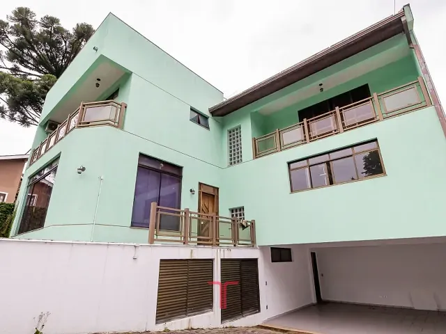 Casa com 675m² 4 quartos e 4 banheiros, à venda, no bairro Campo Comprido em Curitiba