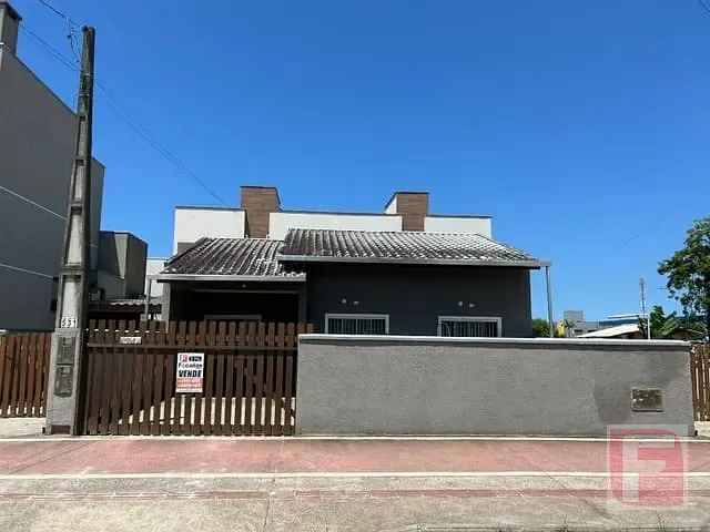 Casa 3 quartos e 2 banheiros, à venda, no bairro Centro em Itapoá