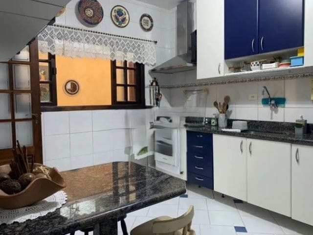 Casa com 250m² 3 quartos e 1 banheiro, à venda, no bairro Urbanova em São José dos Campos