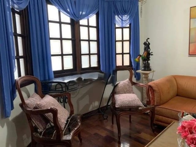 Casa com 250m² 3 quartos e 1 banheiro, à venda, no bairro Urbanova em São José dos Campos
