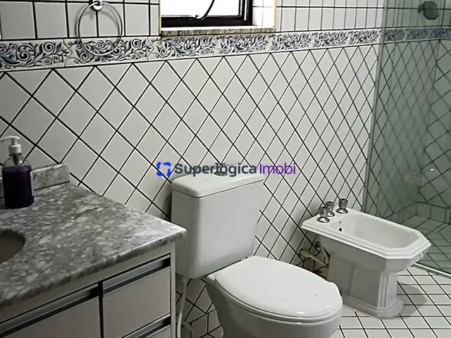 Casa 3 quartos e 2 banheiros, à venda, no bairro Centro em Londrina