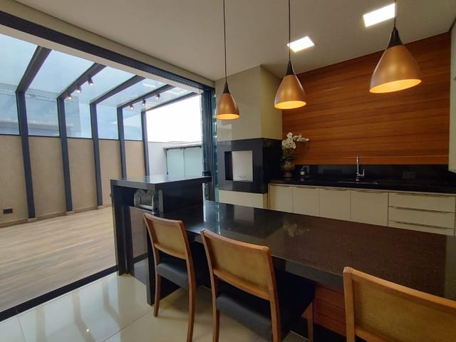 Casa com 300m² 3 quartos e 2 banheiros, à venda, no bairro Nova Esperança em Londrina