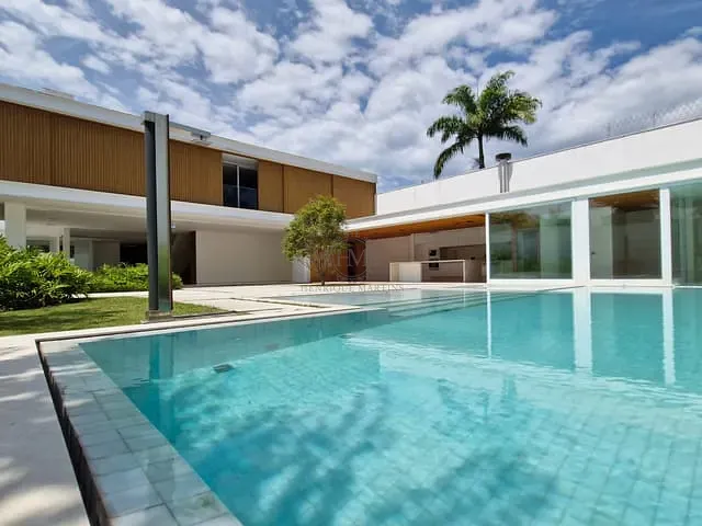 Casa com 1100m² 5 quartos e 8 banheiros, à venda, no bairro Barra da Tijuca em Rio de Janeiro