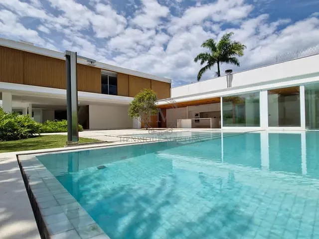 Casa com 1100m² 5 quartos e 8 banheiros, à venda, no bairro Barra da Tijuca em Rio de Janeiro