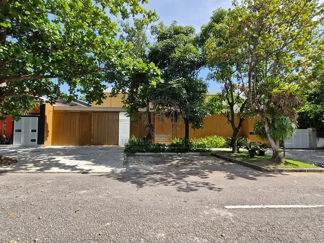 Casa com 1100m² 5 quartos e 8 banheiros, à venda, no bairro Barra da Tijuca em Rio de Janeiro