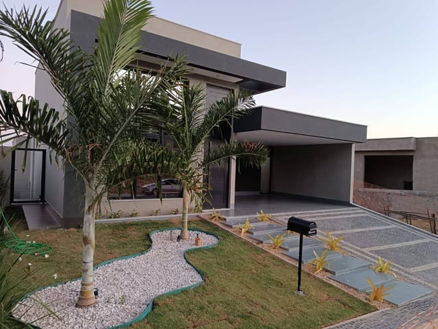 Casa com 360m² 3 quartos e 4 banheiros, à venda, no bairro Conjunto Habitacional Jardim Sabiá em Senador Canedo
