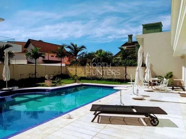Casa com 900m² 7 quartos e 9 banheiros, à venda ou para alugar, no bairro Jurerê Internacional em Florianópolis