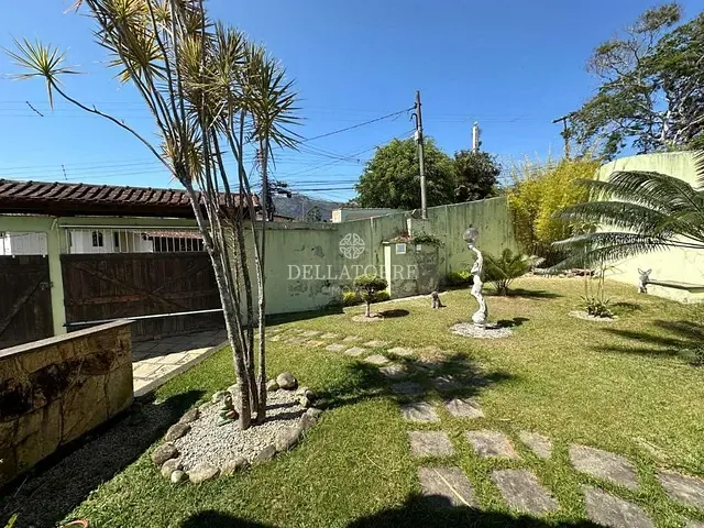 Casa com 637m² 3 quartos e 3 banheiros, à venda, no bairro Fazendinha em Teresópolis