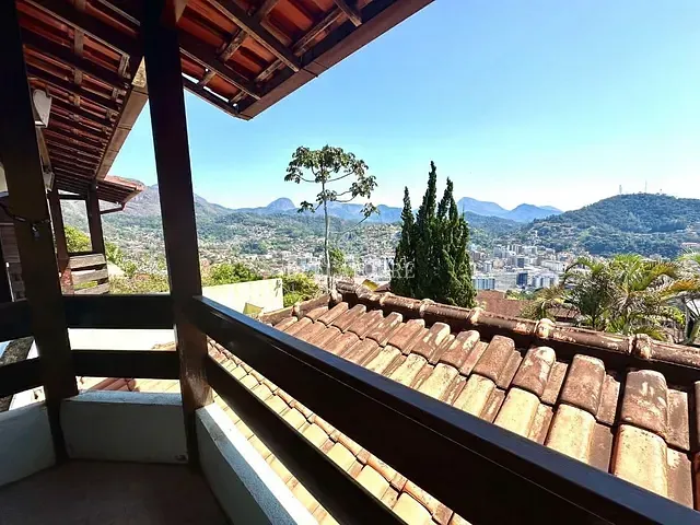 Casa com 637m² 3 quartos e 3 banheiros, à venda, no bairro Fazendinha em Teresópolis