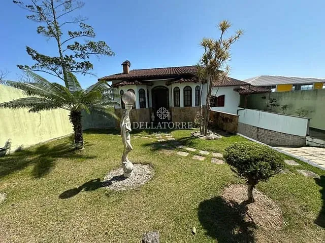 Casa com 637m² 3 quartos e 3 banheiros, à venda, no bairro Fazendinha em Teresópolis