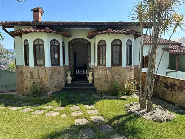 Casa com 637m² 3 quartos e 3 banheiros, à venda, no bairro Fazendinha em Teresópolis