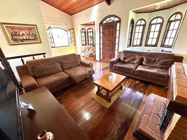 Casa com 637m² 3 quartos e 3 banheiros, à venda, no bairro Fazendinha em Teresópolis