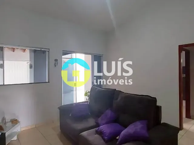 Casa 2 quartos e 1 banheiro, à venda, no bairro Parque do Trevo em Guaranésia
