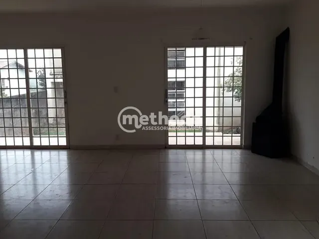 Casa com 300m² 4 quartos e 3 banheiros, à venda, no bairro Caminhos de San Conrado em Campinas
