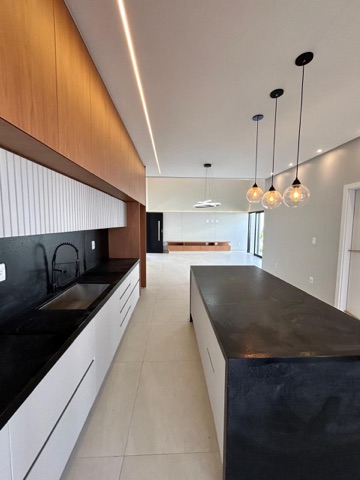 Casa com 432m² 3 quartos e 4 banheiros, à venda, no bairro Jardim Atlântico em Goiânia