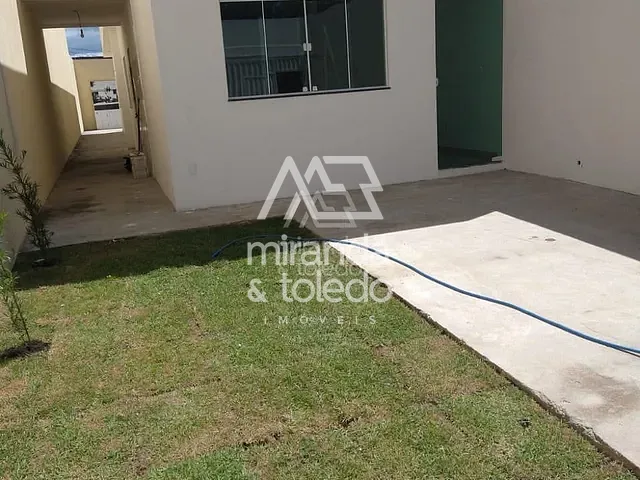 Casa com 180m² 3 quartos e 2 banheiros, à venda, no bairro Santa Mônica em Guarapari