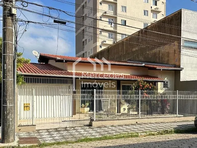 Casa com 300m² 3 quartos e 3 banheiros, à venda, no bairro São Judas em Itajaí
