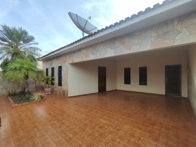 Casa 3 quartos e 2 banheiros, à venda, no bairro Coester em Fernandópolis