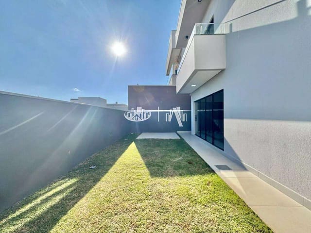 Casa com 277m² 3 quartos e 4 banheiros, à venda, no bairro Conjunto Habitacional Alexandre Urbanas em Londrina