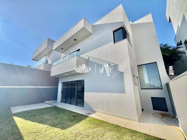 Casa com 277m² 3 quartos e 4 banheiros, à venda, no bairro Conjunto Habitacional Alexandre Urbanas em Londrina