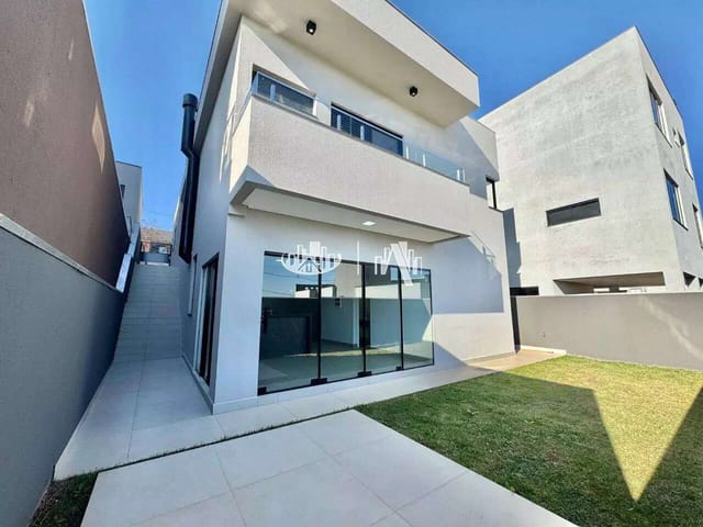 Casa com 277m² 3 quartos e 4 banheiros, à venda, no bairro Conjunto Habitacional Alexandre Urbanas em Londrina