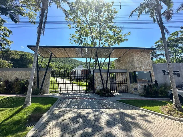 Casa com 393m² 3 quartos e 4 banheiros, à venda, no bairro Praia das Taquaras em Balneário Camboriú
