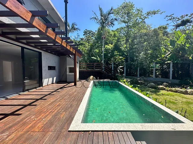 Casa com 393m² 3 quartos e 4 banheiros, à venda, no bairro Praia das Taquaras em Balneário Camboriú