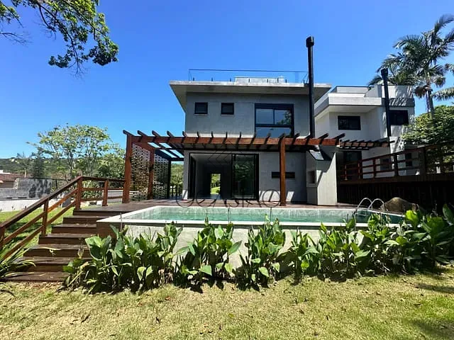 Casa com 393m² 3 quartos e 4 banheiros, à venda, no bairro Praia das Taquaras em Balneário Camboriú