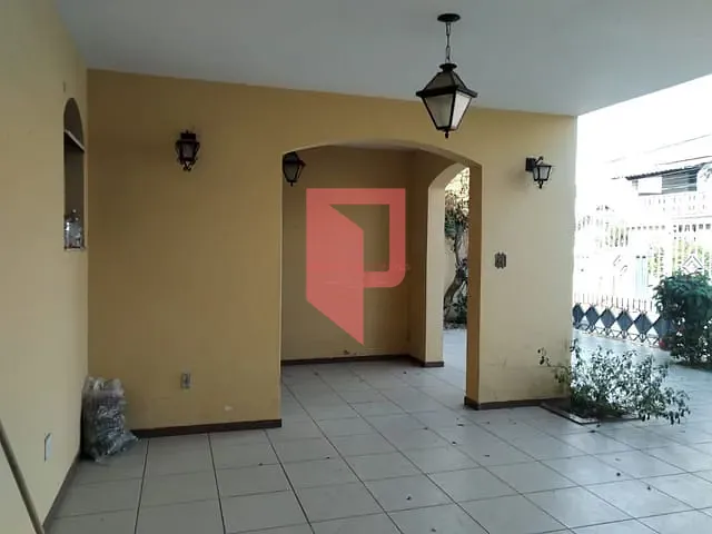 Casa 4 quartos e 3 banheiros, à venda, no bairro Novo Glória em Belo Horizonte