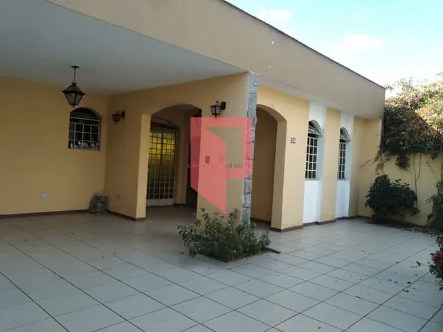 Casa 4 quartos e 3 banheiros, à venda, no bairro Novo Glória em Belo Horizonte
