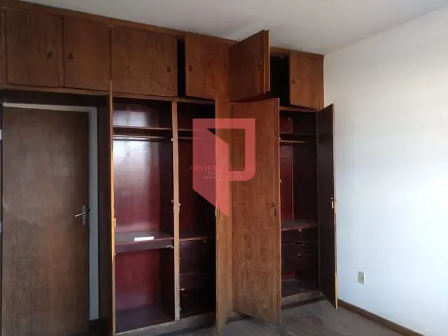 Casa 4 quartos e 3 banheiros, à venda, no bairro Novo Glória em Belo Horizonte